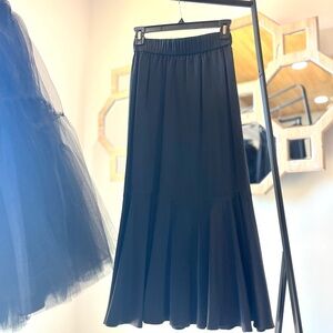 Free shipping! Elegant Black Silky Skirt